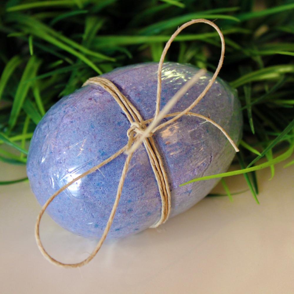 Raspberries 'n Cream Egg Bath Bomb